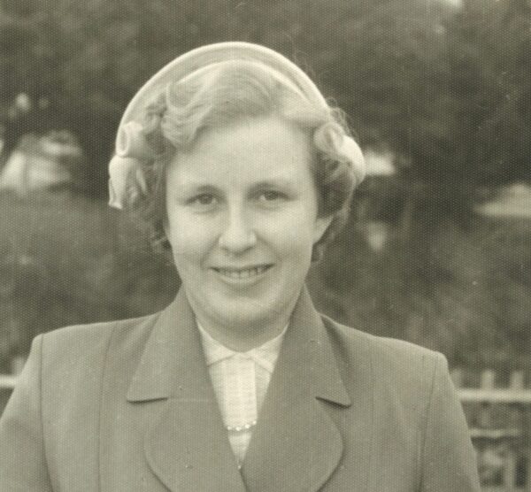 Barbara May (Barb) Oliver (nee Kinzett)