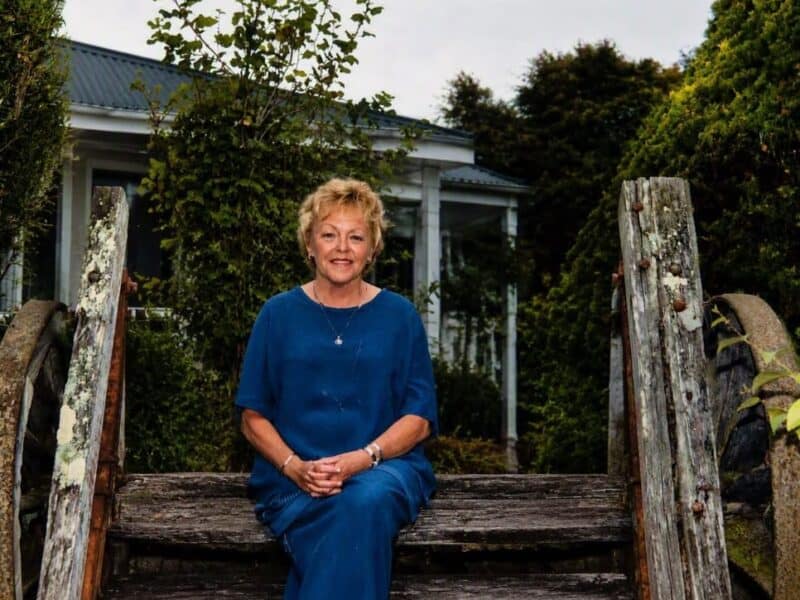 Suzanne Heath Hogg